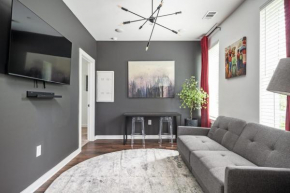 Luxury 1B1B Balcony Downtown 542Blvd